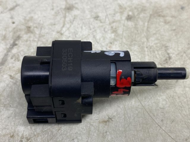 bontott VW POLO IV Fék Pedál Kapcsoló