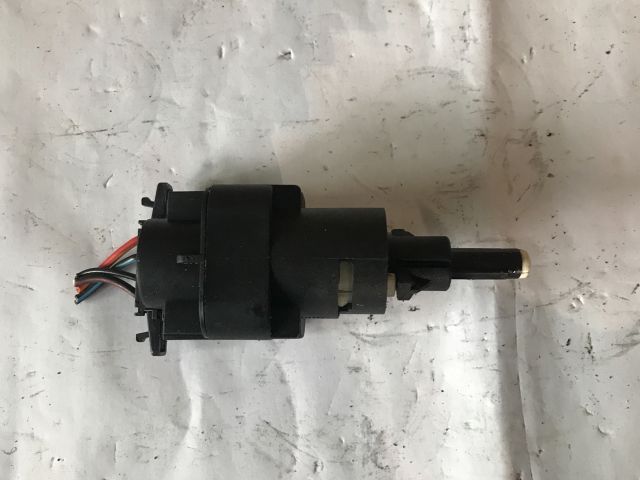 bontott VW POLO IV Fék Pedál Kapcsoló