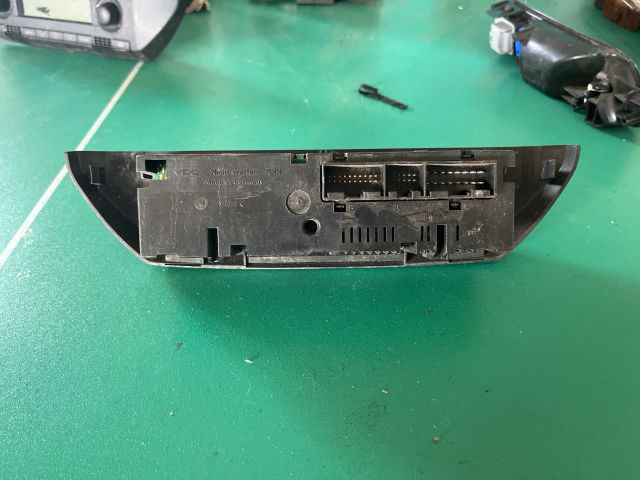 bontott VW POLO IV Fűtéskapcsoló (digit klímás)