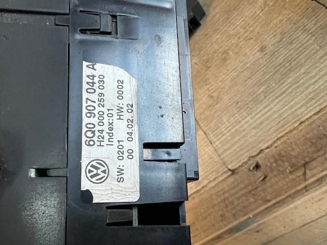 bontott VW POLO IV Fűtéskapcsoló (digit klímás)