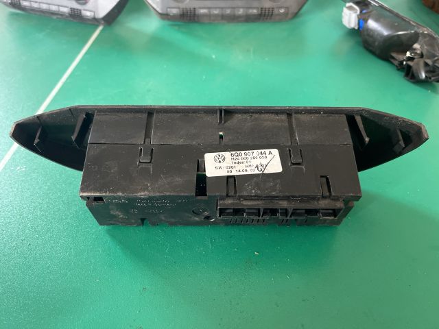 bontott VW POLO IV Fűtéskapcsoló (digit klímás)