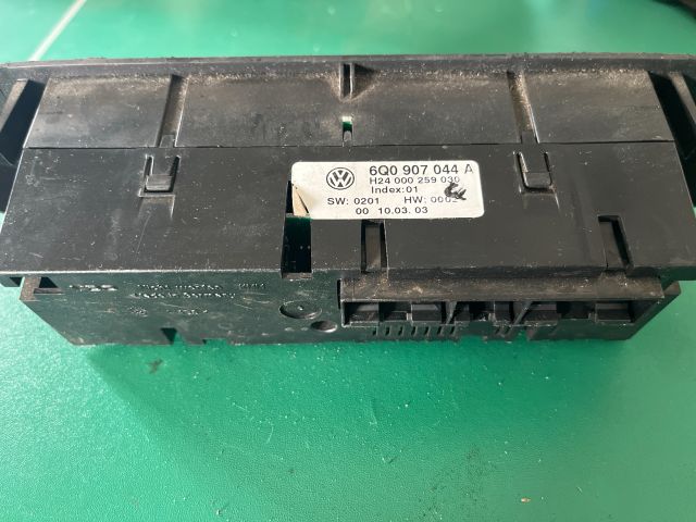 bontott VW POLO IV Fűtéskapcsoló (digit klímás)