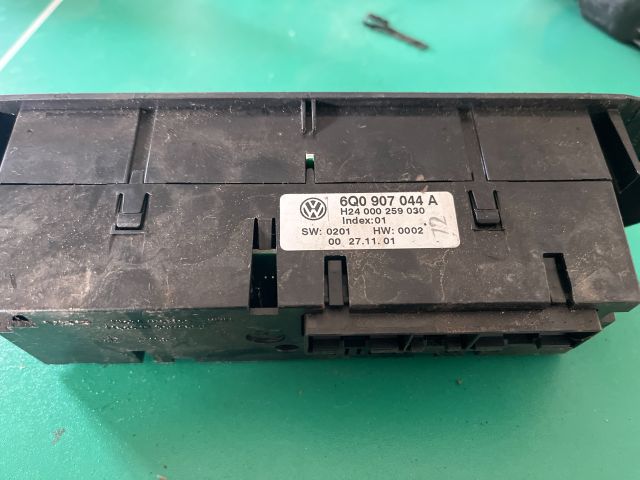 bontott VW POLO IV Fűtéskapcsoló (digit klímás)