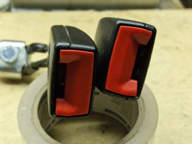 bontott VW POLO IV Hátsó középső Biztonsági Öv Csat