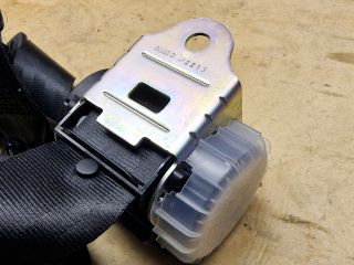 bontott VW POLO IV Hátsó középső Biztonsági Öv