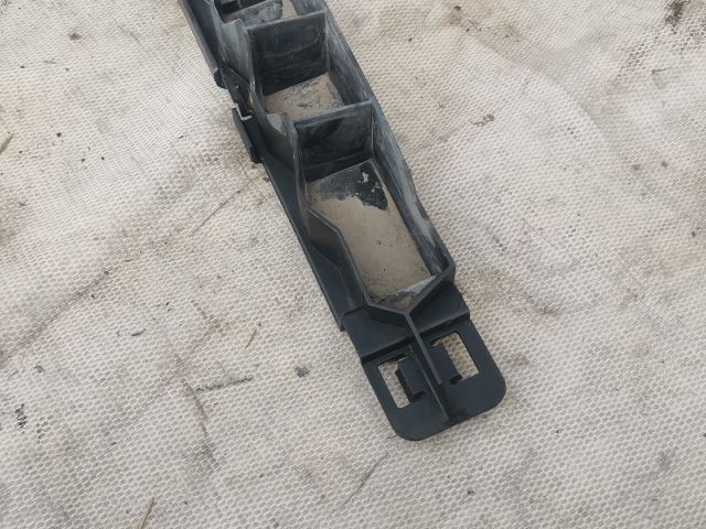 bontott VW POLO IV Hátsó középső Lökhárító Tartó (Műanyag)