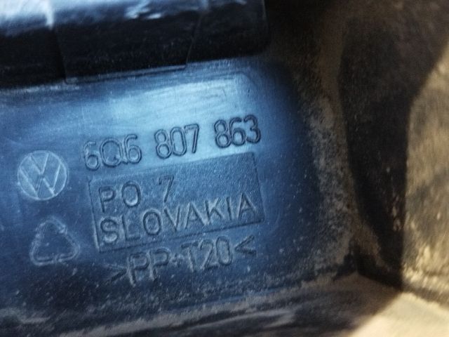 bontott VW POLO IV Hátsó középső Lökhárító Tartó (Műanyag)