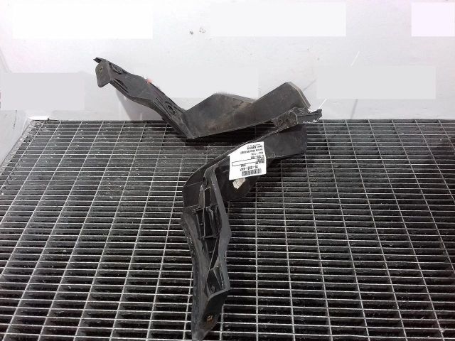 bontott VW POLO IV Hátsó középső Lökhárító Tartó (Műanyag)