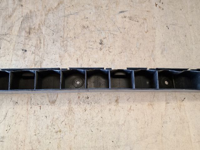 bontott VW POLO IV Hátsó középső Lökhárító Tartó (Műanyag)