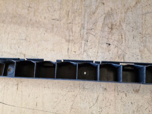 bontott VW POLO IV Hátsó középső Lökhárító Tartó (Műanyag)