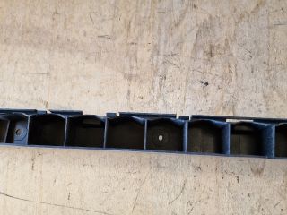 bontott VW POLO IV Hátsó középső Lökhárító Tartó (Műanyag)