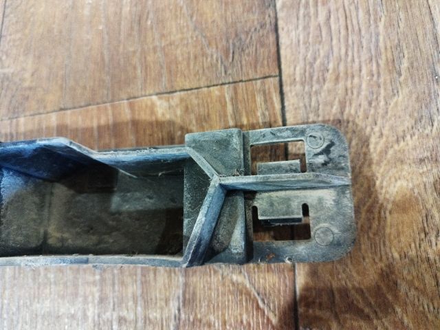 bontott VW POLO IV Hátsó középső Lökhárító Tartó (Műanyag)