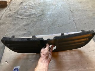 bontott VW POLO IV Hűtőrács