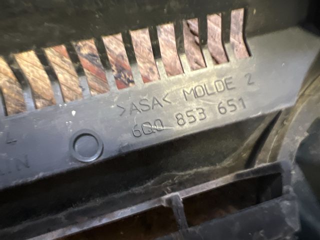 bontott VW POLO IV Hűtőrács