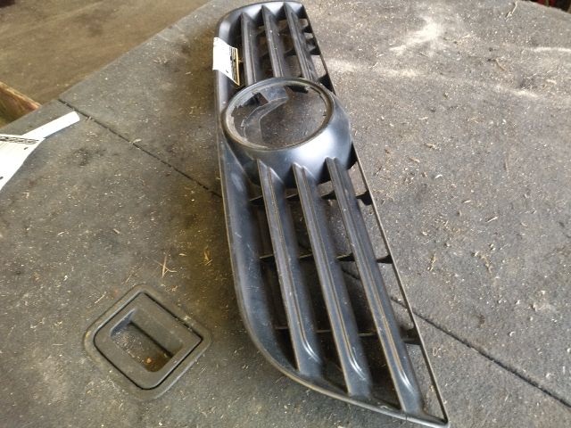 bontott VW POLO IV Hűtőrács