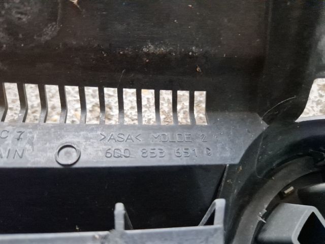 bontott VW POLO IV Hűtőrács