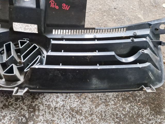 bontott VW POLO IV Hűtőrács