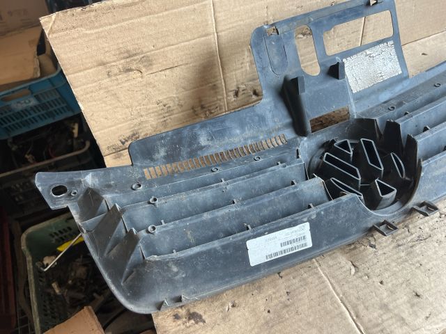 bontott VW POLO IV Hűtőrács