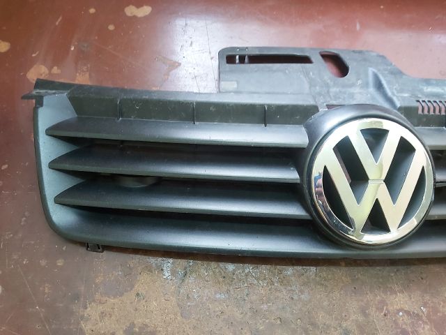 bontott VW POLO IV Hűtőrács