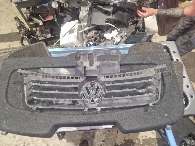 bontott VW POLO IV Hűtőrács