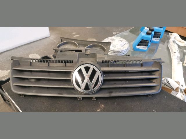 bontott VW POLO IV Hűtőrács