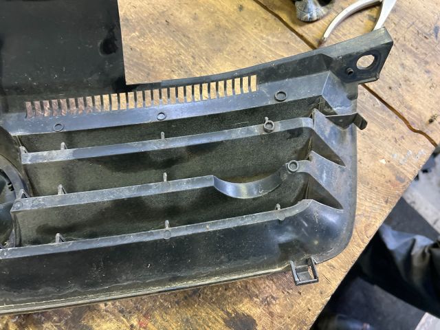 bontott VW POLO IV Hűtőrács