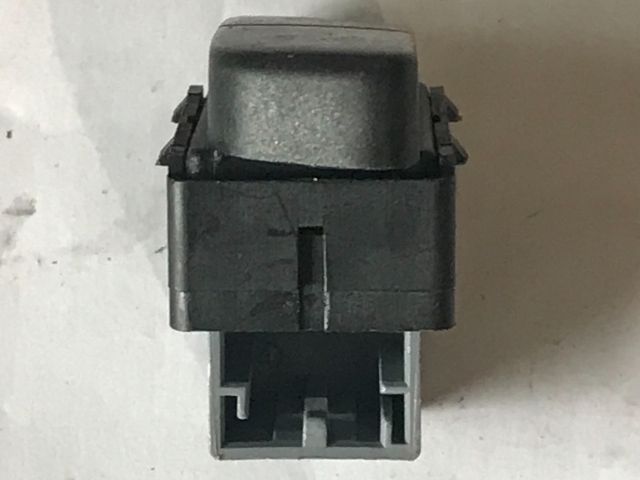 bontott VW POLO IV Jobb első Ablakemelő Kapcsoló