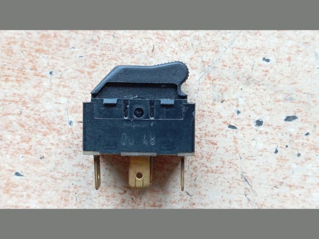 bontott VW POLO IV Jobb első Ablakemelő Kapcsoló