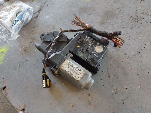 bontott VW POLO IV Jobb első Ablakemelő Motor