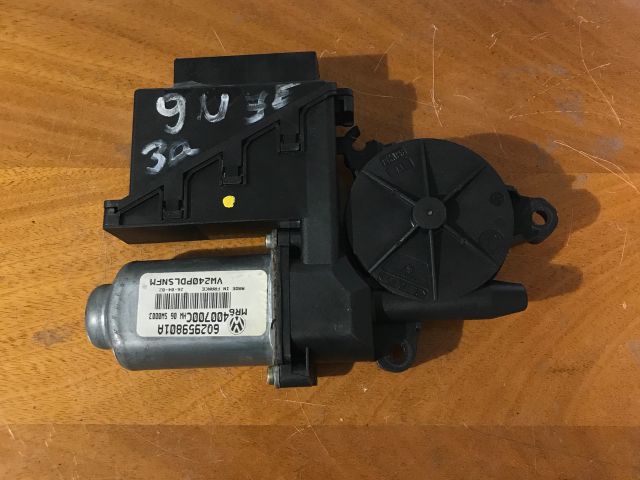 bontott VW POLO IV Jobb első Ablakemelő Motor