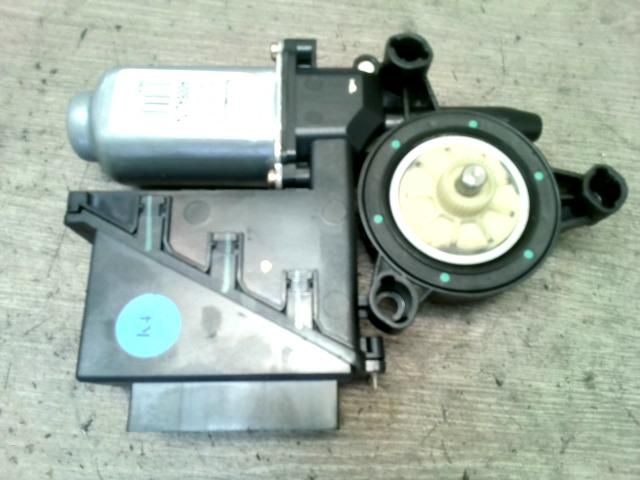 bontott VW POLO IV Jobb első Ablakemelő Motor