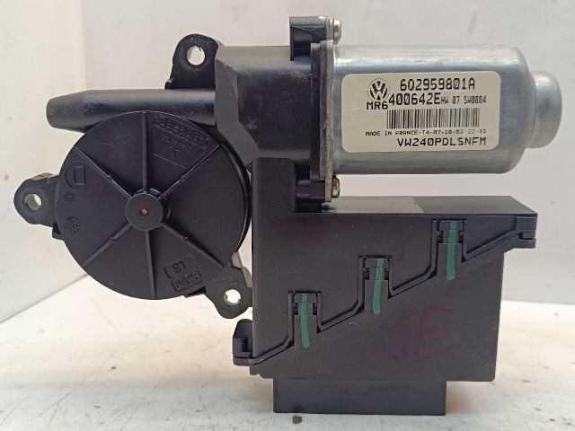 bontott VW POLO IV Jobb első Ablakemelő Motor