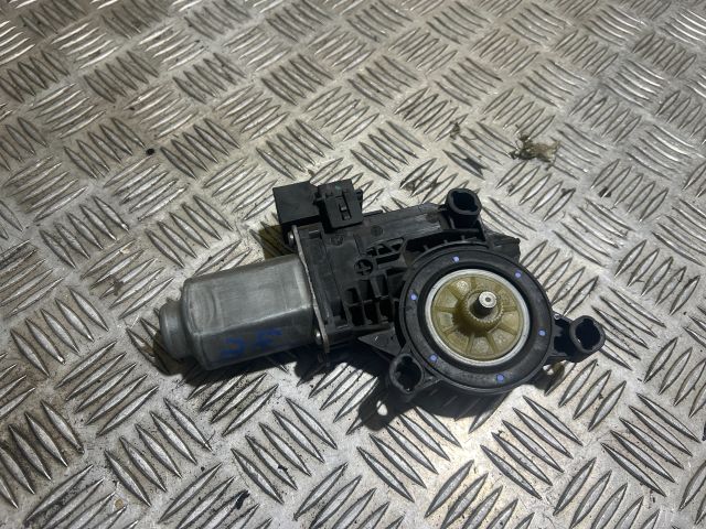 bontott VW POLO IV Jobb első Ablakemelő Motor