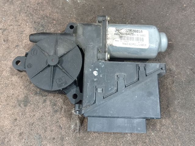 bontott VW POLO IV Jobb első Ablakemelő Motor