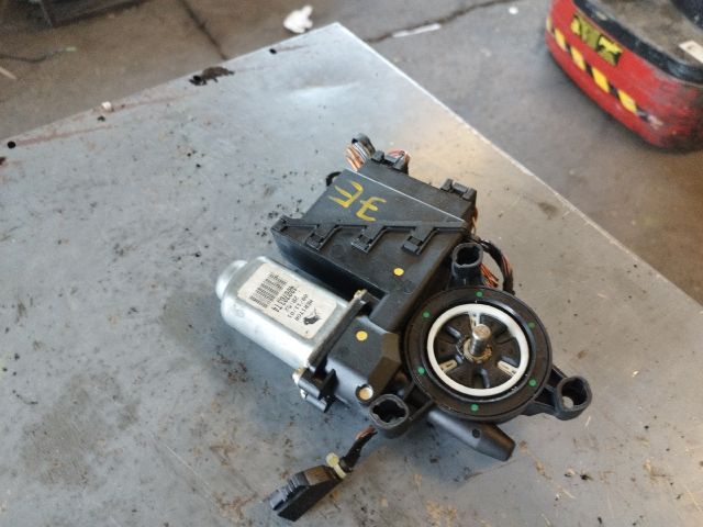 bontott VW POLO IV Jobb első Ablakemelő Motor