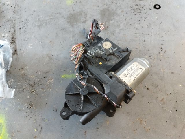 bontott VW POLO IV Jobb első Ablakemelő Motor