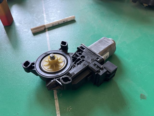 bontott VW POLO IV Jobb első Ablakemelő Motor