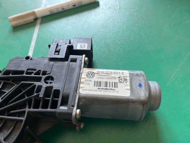 bontott VW POLO IV Jobb első Ablakemelő Motor