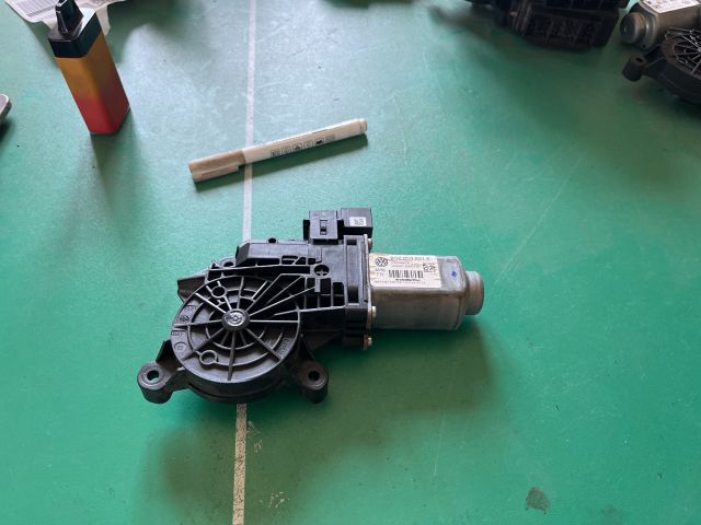 bontott VW POLO IV Jobb első Ablakemelő Motor