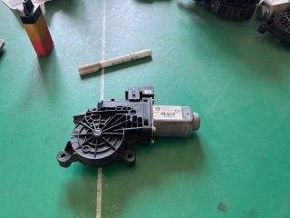 bontott VW POLO IV Jobb első Ablakemelő Motor