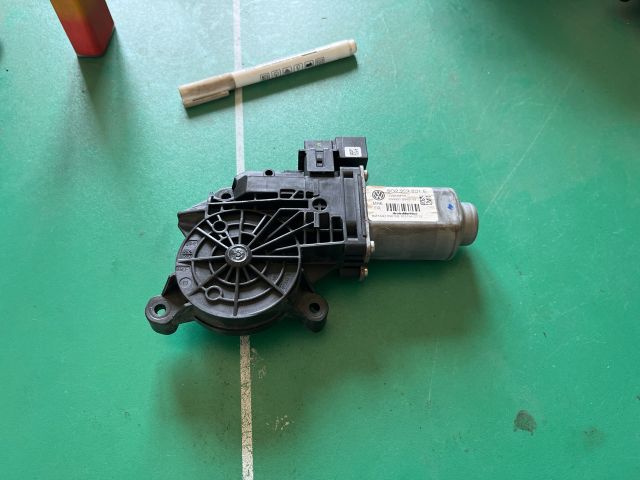 bontott VW POLO IV Jobb első Ablakemelő Motor