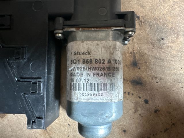 bontott VW POLO IV Jobb első Ablakemelő Motor