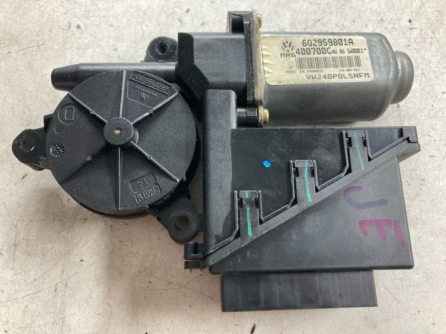 bontott VW POLO IV Jobb első Ablakemelő Motor