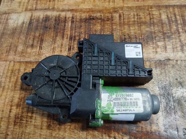 bontott VW POLO IV Jobb első Ablakemelő Motor