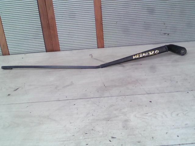 bontott VW POLO IV Jobb első Ablaktörlő Kar