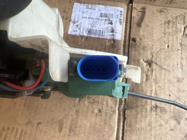 bontott VW POLO IV Jobb első Ajtózár