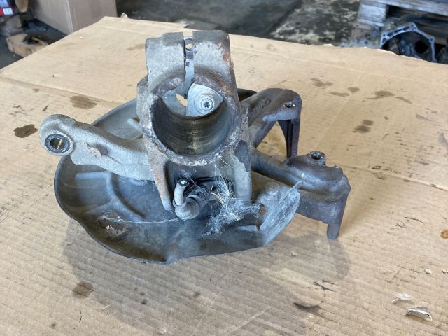 bontott VW POLO IV Jobb első Csonkállvány Kerékaggyal