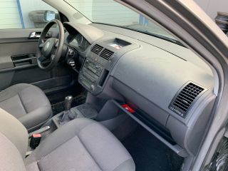 bontott VW POLO IV Jobb első Dobbetét (Kerékjárati, Műanyag)