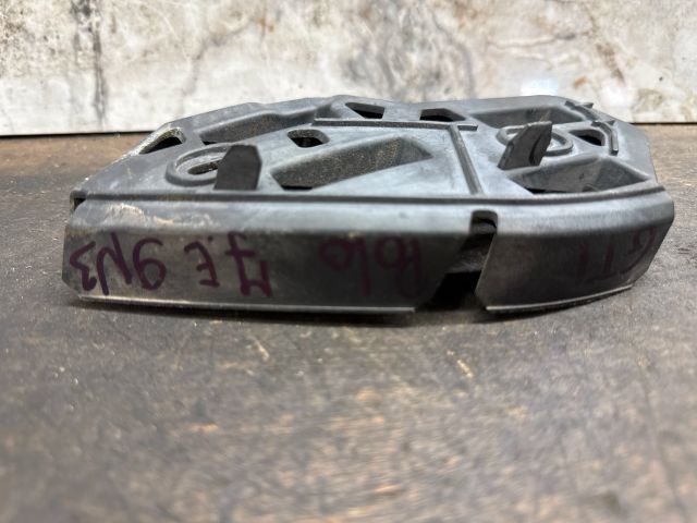 bontott VW POLO IV Jobb első Lökhárító Tartó (Műanyag)