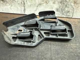 bontott VW POLO IV Jobb első Lökhárító Tartó (Műanyag)